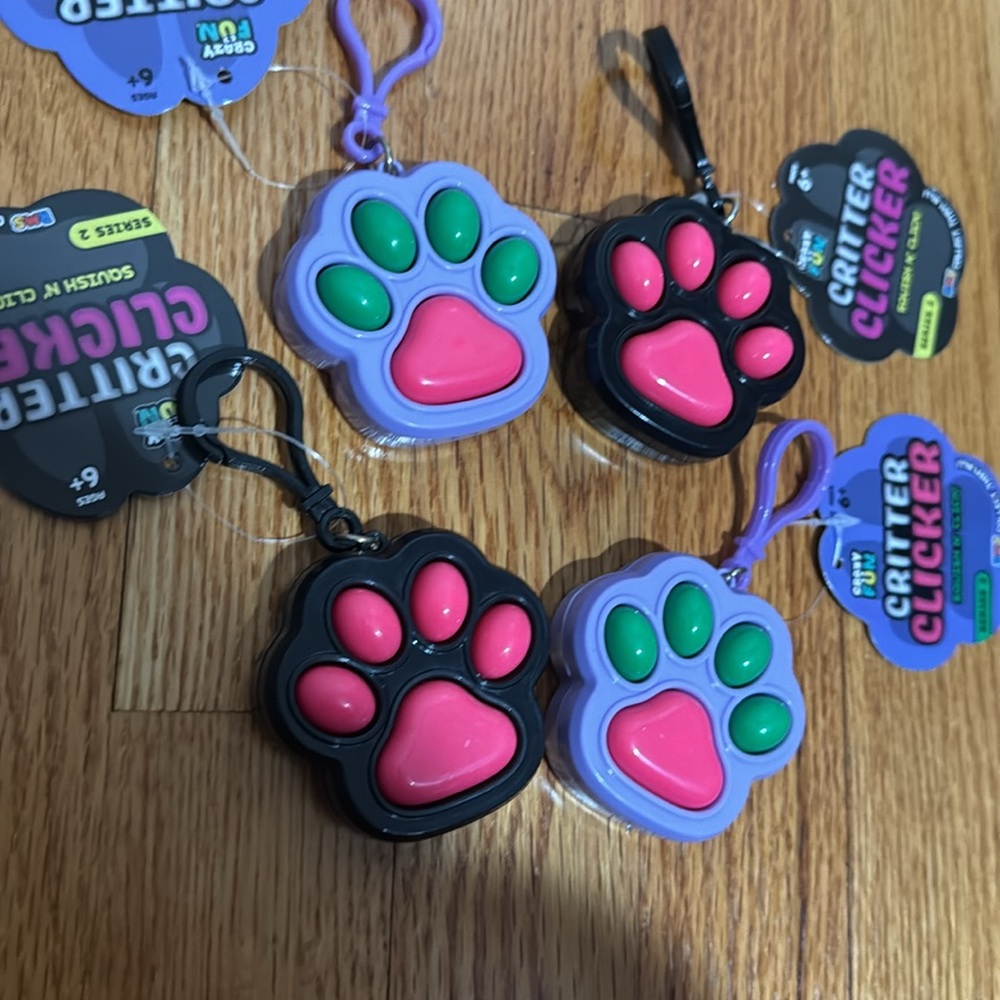 Critter Clicker Paw Keychains 4x Crazy Fun RMS - Picture 3 of 5